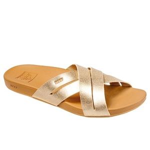 Gold Reef slides, size 9